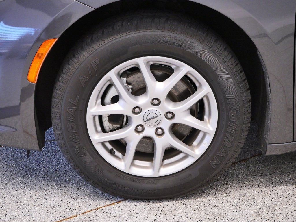 Certified 2023 Chrysler Pacifica Touring-L FWD image 12
