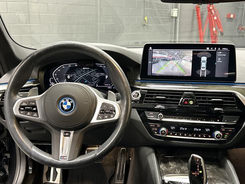 Used 2023 BMW 530e w/ M Sport Package RWD image 30