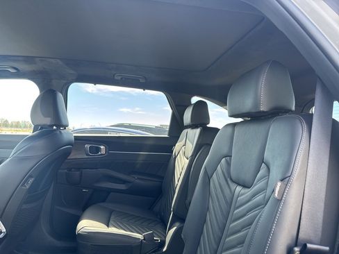 Used 2025 Kia Sorento SX Prestige image 11