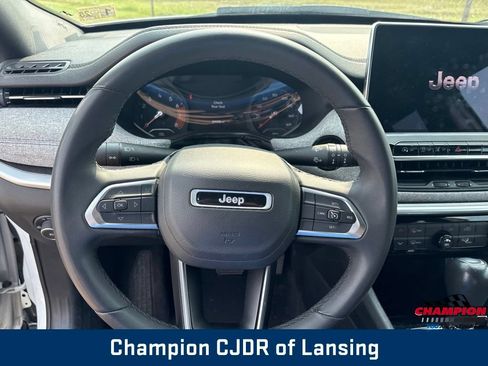 Used 2024 Jeep Compass Latitude AWD/4WD image 19