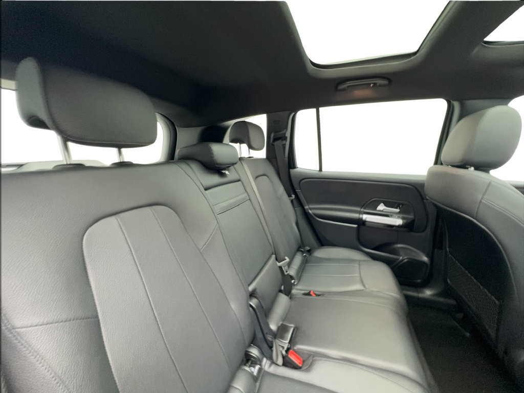 Used 2025 Mercedes-Benz GLB 250 4MATIC image 28