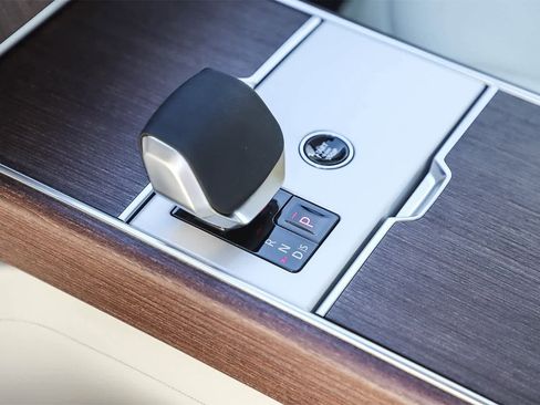 New 2026 Land Rover Range Rover SE image 19