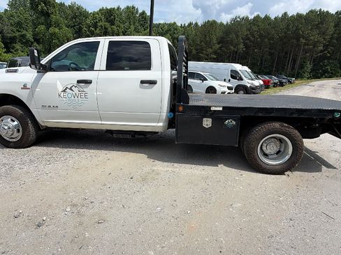 Used 2022 RAM 3500 Tradesman w/ Chrome Appearance Group AWD/4WD image 11