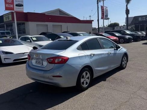Used 2017 Chevrolet Cruze LS FWD image 5