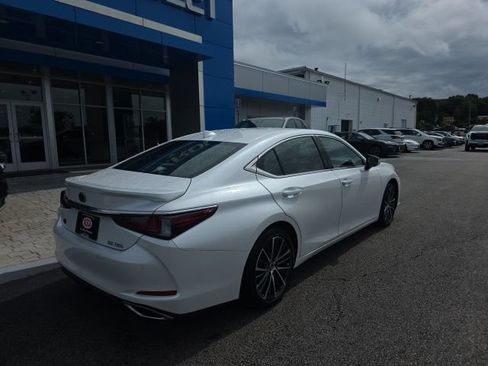 Used 2025 Lexus ES 350 w/ Premium Package FWD image 7