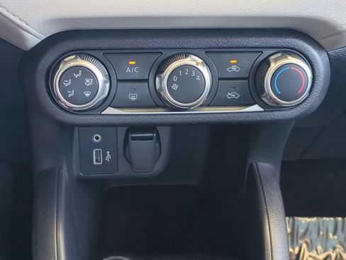Used 2021 Nissan Versa SV FWD image 18