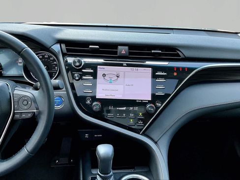 Certified 2018 Toyota Camry XLE w/ Audio Package FWD image 7