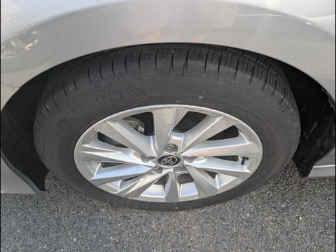 Used 2023 Toyota Camry LE AWD/4WD image 9