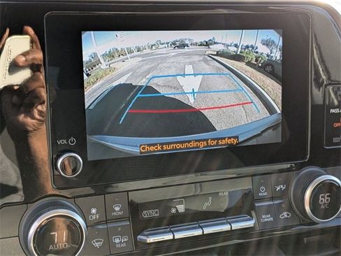 Used 2023 Toyota Highlander LE image 22