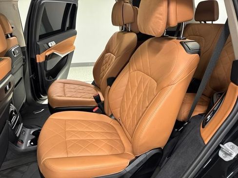 Used 2025 BMW X7 xDrive40i w/ Premium Package AWD/4WD image 2
