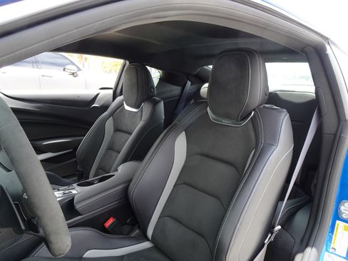 Used 2017 Chevrolet Camaro SS RWD image 12