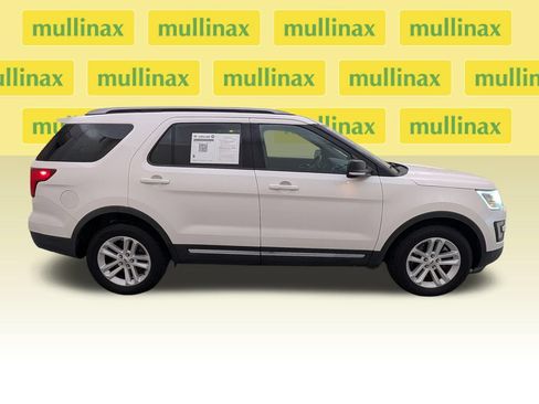 Used 2017 Ford Explorer XLT w/ Equipment Group 201A FWD image 2