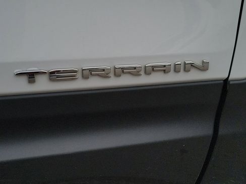 Used 2022 GMC Terrain SLT image 37