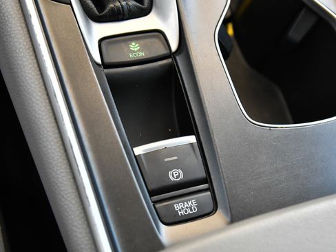 Used 2020 Honda Accord LX image 25