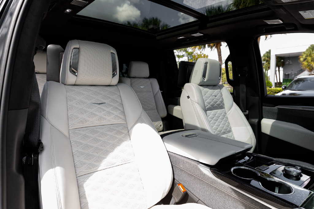 Used 2025 Cadillac Escalade ESV V AWD/4WD image 48
