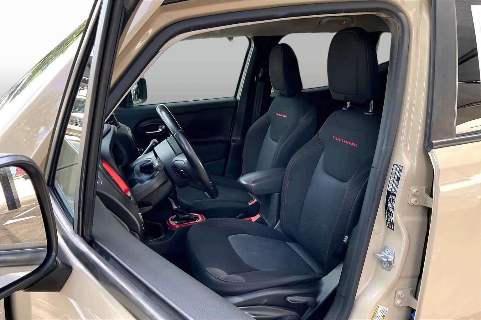 Used 2015 Jeep Renegade Trailhawk AWD/4WD image 8