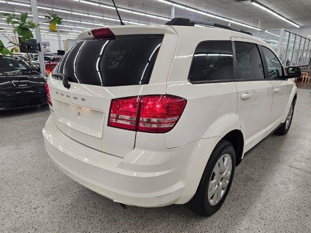 Used 2018 Dodge Journey SE w/ Connectivity Group FWD image 4