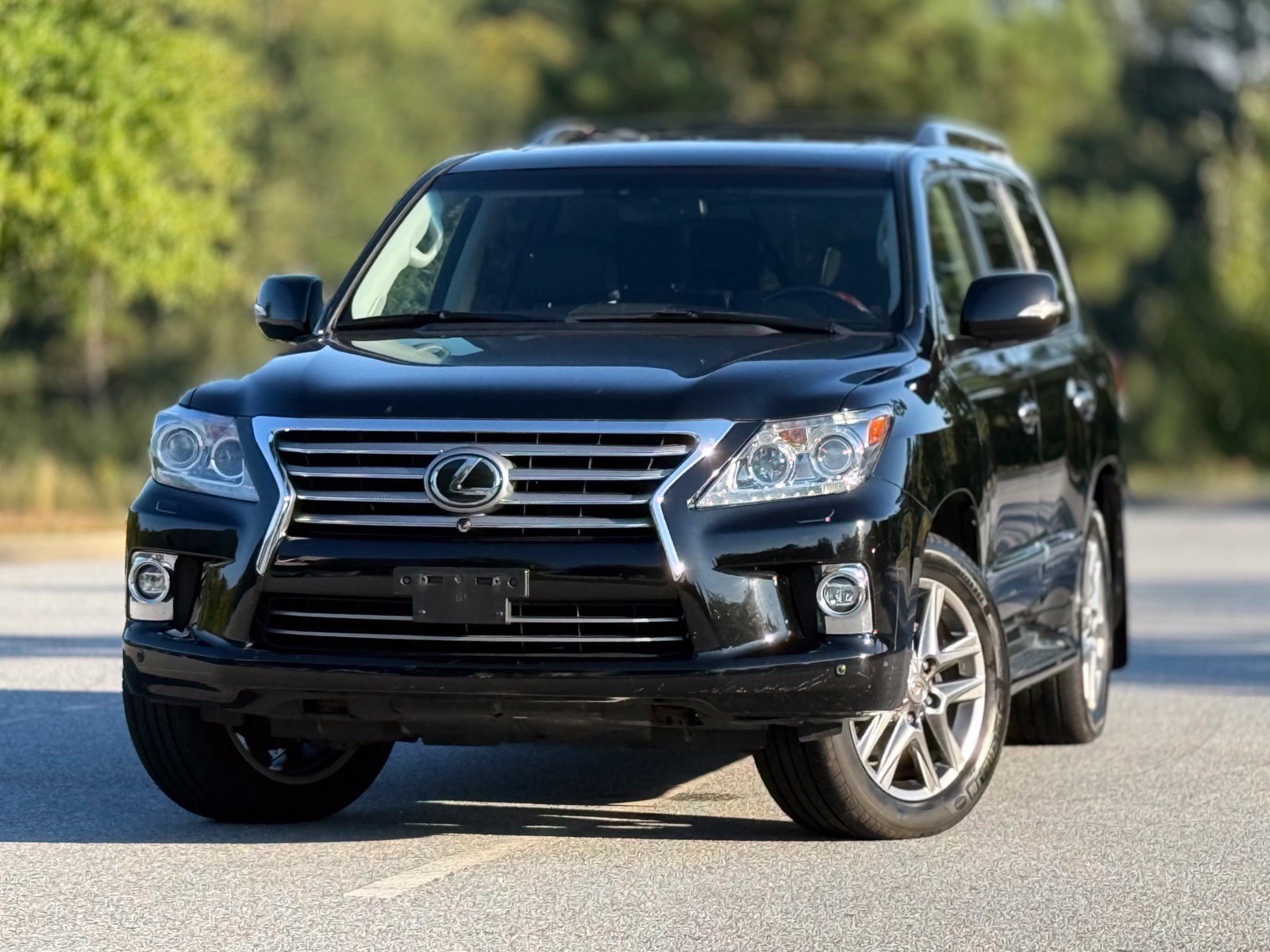 Used 2015 Lexus LX 570 4WD image 2