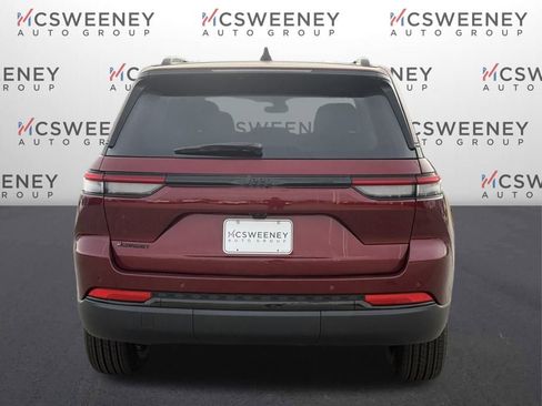 New 2025 Jeep Grand Cherokee Altitude image 4