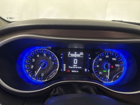 Used 2021 Chrysler Voyager Lxi image 17