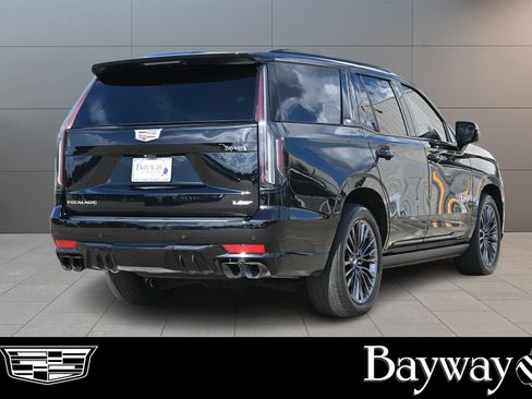 Used 2023 Cadillac Escalade V AWD/4WD image 6