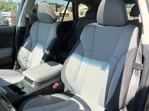 Used 2020 Subaru Outback Premium image 17