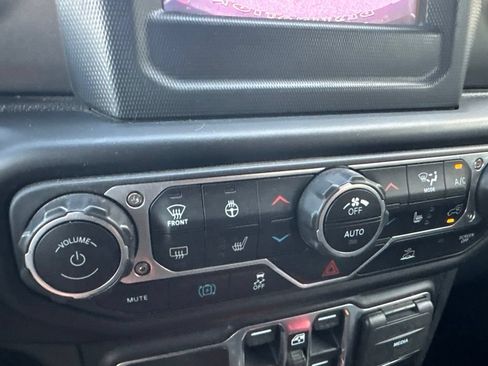 Used 2023 Jeep Wrangler Unlimited w/ Cold Weather Group AWD/4WD image 18