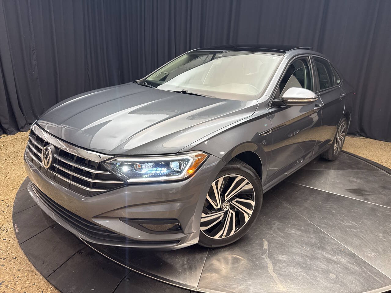 Used 2020 Volkswagen Jetta SEL Premium FWD image 2