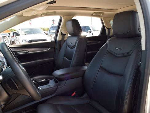 Used 2018 Cadillac XT5 Luxury w/ Driver Awareness Package FWD image 16