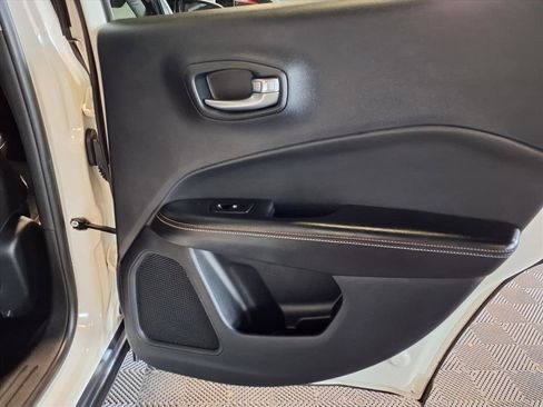 Used 2021 Jeep Compass Latitude image 11