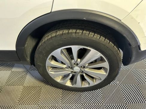Used 2020 Buick Encore Preferred FWD image 40