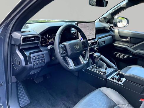 Used 2025 Toyota 4Runner Limited AWD/4WD image 18