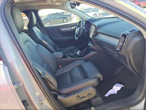 Used 2025 Volvo XC40 B5 Plus image 28