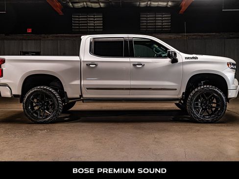 Used 2024 Chevrolet Silverado 1500 High Country w/ Technology Package AWD/4WD image 9