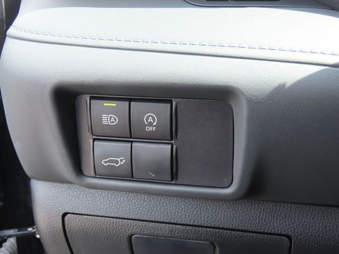 Used 2023 Toyota Highlander XLE FWD image 26