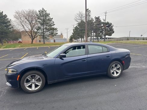 Used 2015 Dodge Charger SXT image 5