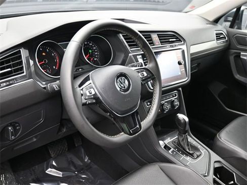 Used 2021 Volkswagen Tiguan SE image 4