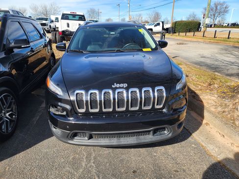Used 2017 Jeep Cherokee Latitude w/ Comfort/Convenience Group image 2