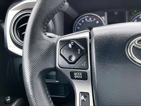 Used 2017 Toyota Tacoma SR5 w/ SR5 Appearance Package (SM) image 23