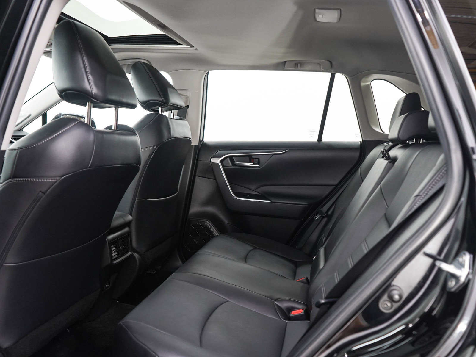 Used 2023 Toyota RAV4 XLE Premium AWD/4WD image 15