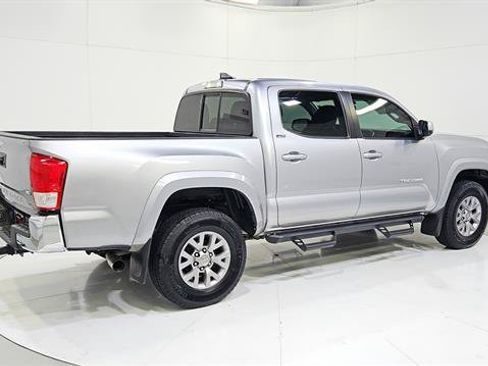 Used 2017 Toyota Tacoma SR5 w/ Tow Package RWD image 8