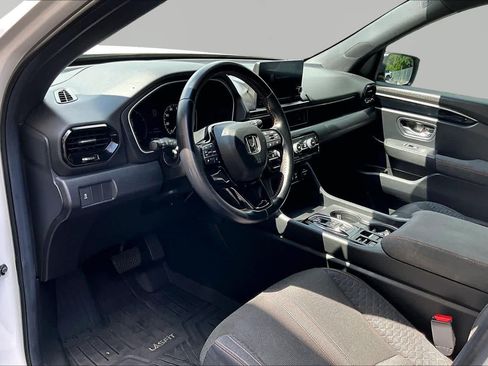 Used 2025 Honda Pilot Sport image 18