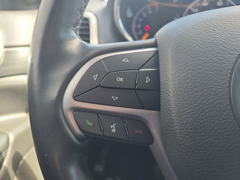 Used 2021 Jeep Grand Cherokee Laredo AWD/4WD image 19