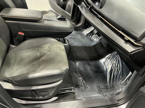 Used 2023 Nissan Ariya FWD image 24