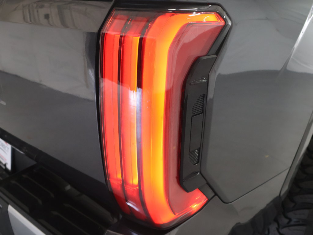Used 2023 Toyota Tundra Limited AWD/4WD image 29