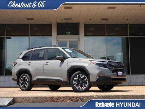 Used 2025 Subaru Forester Premium w/ Convenience Package #1 AWD/4WD image 2
