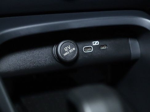 Used 2024 Volvo XC40 B5 Core image 29