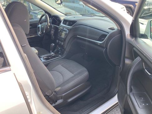 Used 2017 Chevrolet Traverse LT w/ Style and Technology Package image 17