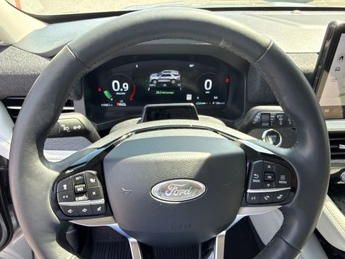 Used 2025 Ford Explorer Platinum w/ LUX Leather Package AWD/4WD image 36