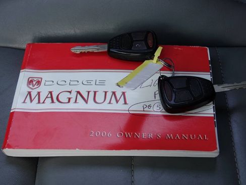 Used 2006 Dodge Magnum R/T w/ Convenience Group II RWD image 90